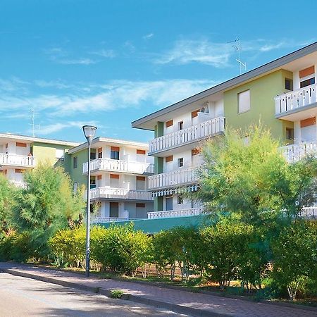 Appartamenti Diana Est Бибионе Екстериор снимка